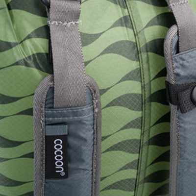 DBS 01 - Close-up van de tas, met sterke ritsen en duurzame materialen voor het veilig opbergen van je outdooruitrusting.