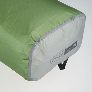 DBS 01 - Close-up van de tas, met sterke ritsen en duurzame materialen voor het veilig opbergen van je outdooruitrusting.