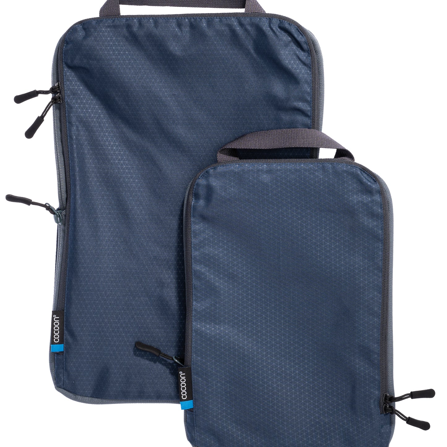 Verschillende maten van het product, ideaal voor het organiseren en beschermen van je spullen tijdens outdooractiviteiten.