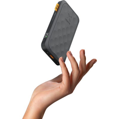 Xtorm Fuel Series 5 20W powerbank 10.000mAh - Stijlvolle en compacte powerbank met 2x USB-C en 1x USB-A poort voor het opladen van meerdere apparaten tegelijk.