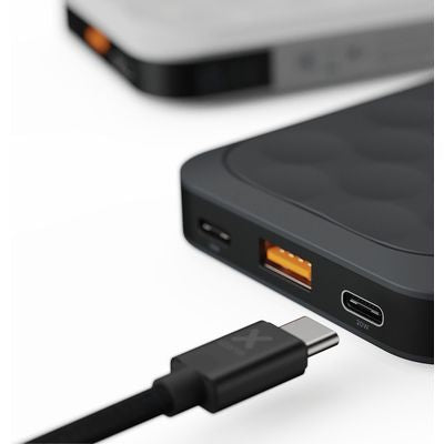 Xtorm Fuel Series 5 20W powerbank 10.000mAh - Powerbank met 2x USB-C en 1x USB-A poort, ideaal voor efficiënt opladen van je apparaten onderweg.