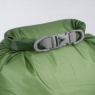 DBS 01 - Close-up van de tas, met sterke ritsen en duurzame materialen voor het veilig opbergen van je outdooruitrusting.