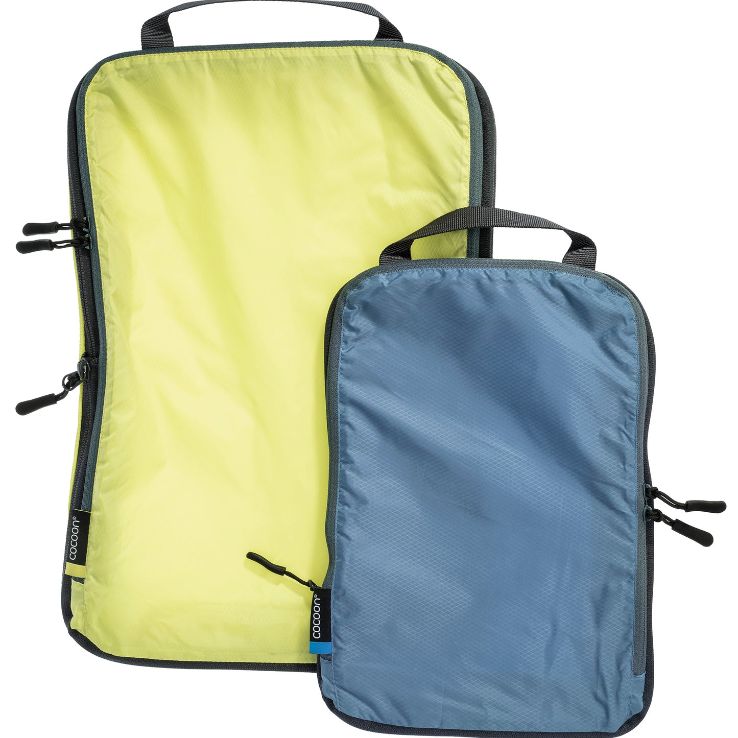 Verschillende maten van het product, ideaal voor het organiseren en beschermen van je spullen tijdens outdooractiviteiten.