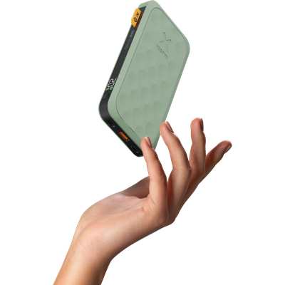 Xtorm Fuel Series 5 20W powerbank 10.000mAh (groen) - Robuuste en betrouwbare powerbank met 2x USB-C en 1x USB-A poort, ideaal voor het opladen van meerdere apparaten tegelijk.